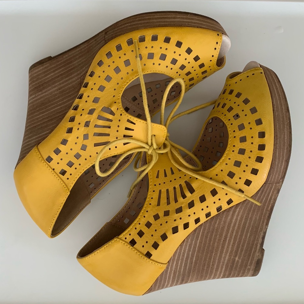 Yellow laser cut wedges with laces